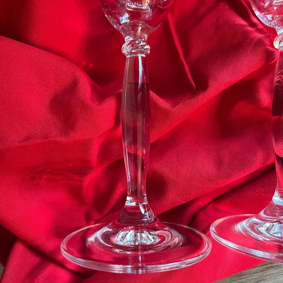 Set of 2 Etched Leaves and Vines Champagne Flutes; Beautiful. - Picture 6 of 7
